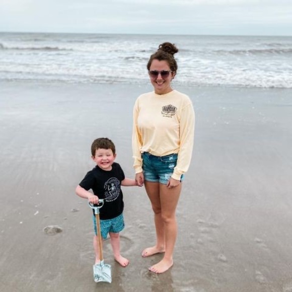 Meet your Posher, Britni - Picture 1 of 1